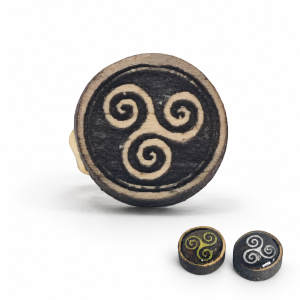 Boucles d’oreilles triskèle en bois