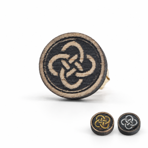 Clous d’oreilles en bois, or et argent