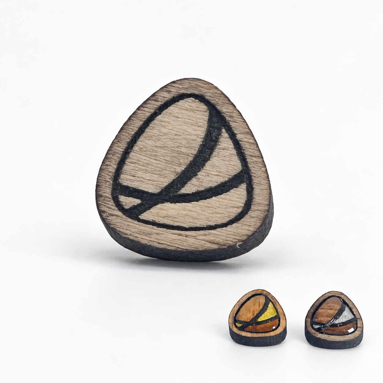 Clous d’oreilles en bois, trois finitions
