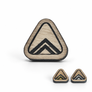 Puces triangulaires en bois et résine